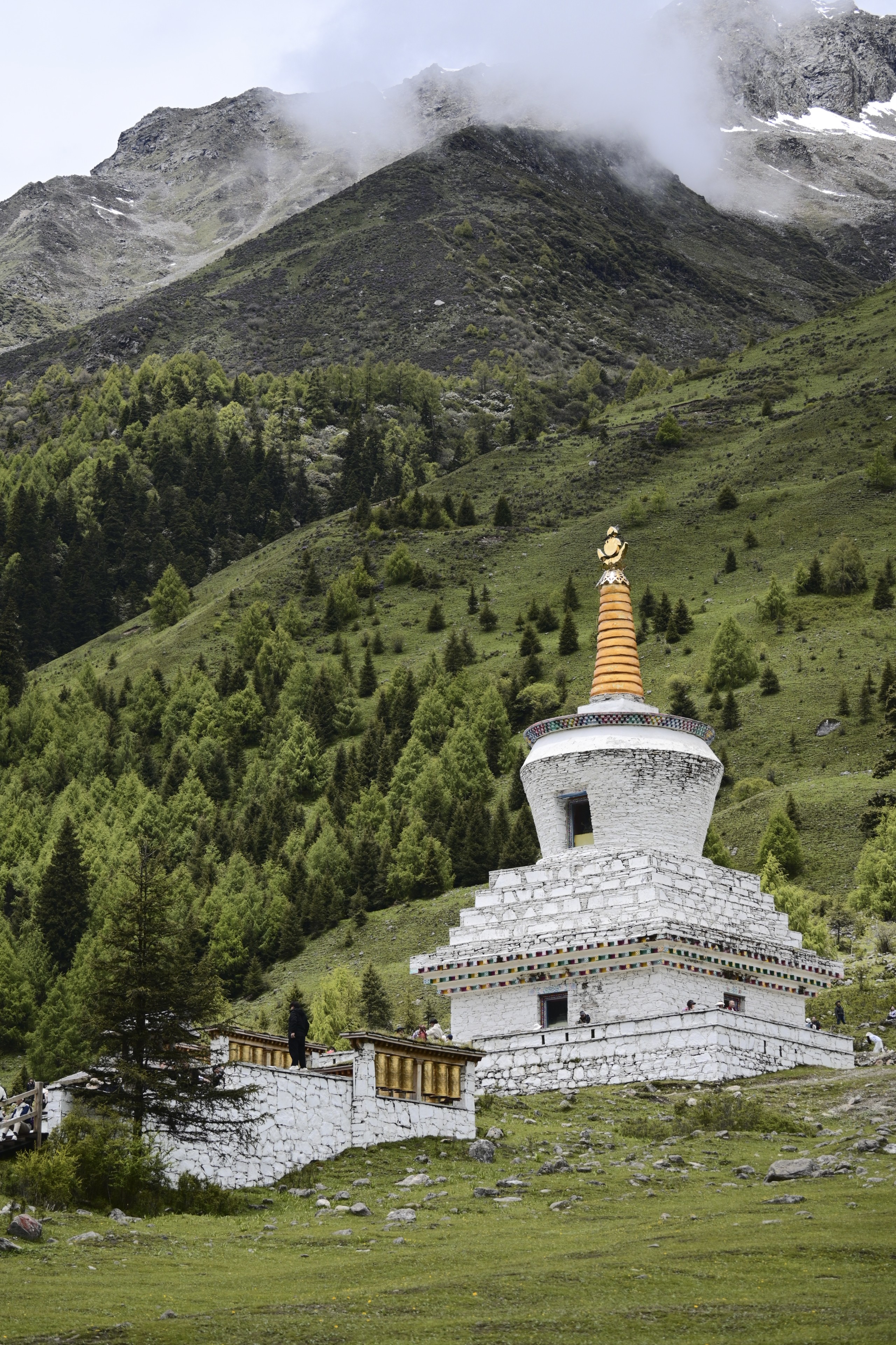 四姑娘山上的白塔